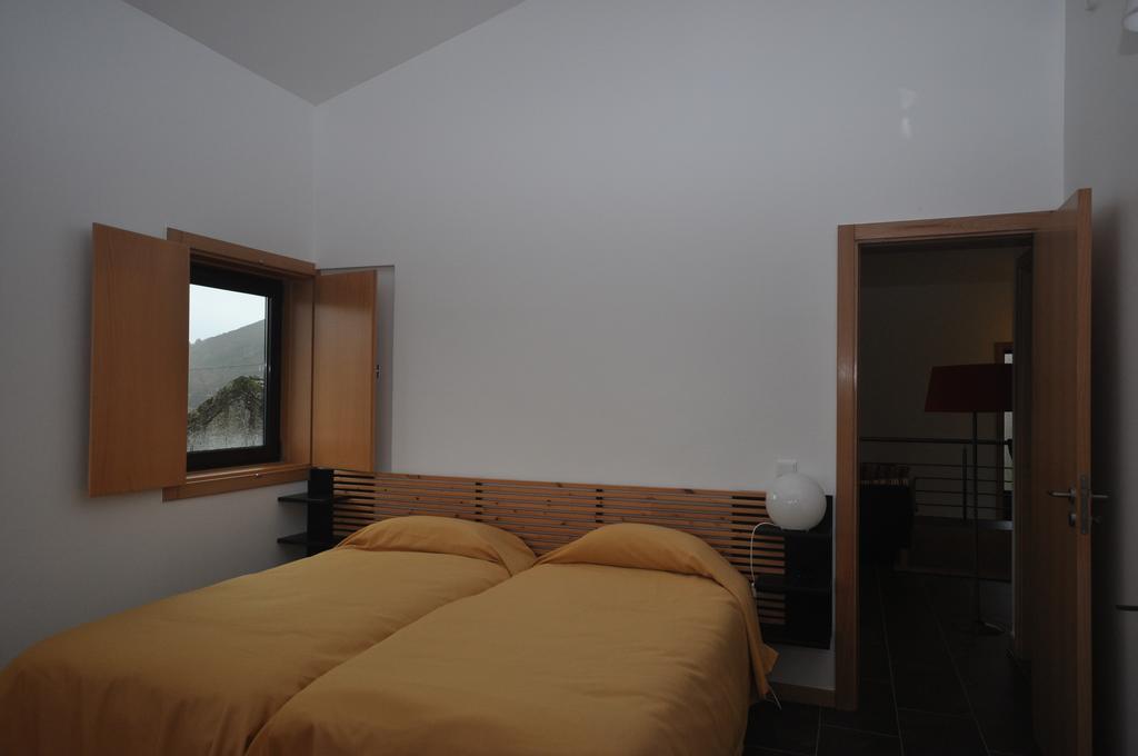 Casas Avela Brava Guest House Negroes Phòng bức ảnh